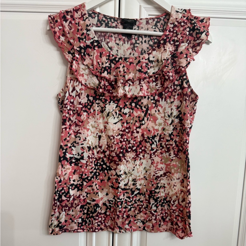 Ann Taylor Factory Sz Medium Flutter Sleeve Scoop Neck w/Ruffles Pink/Black Top